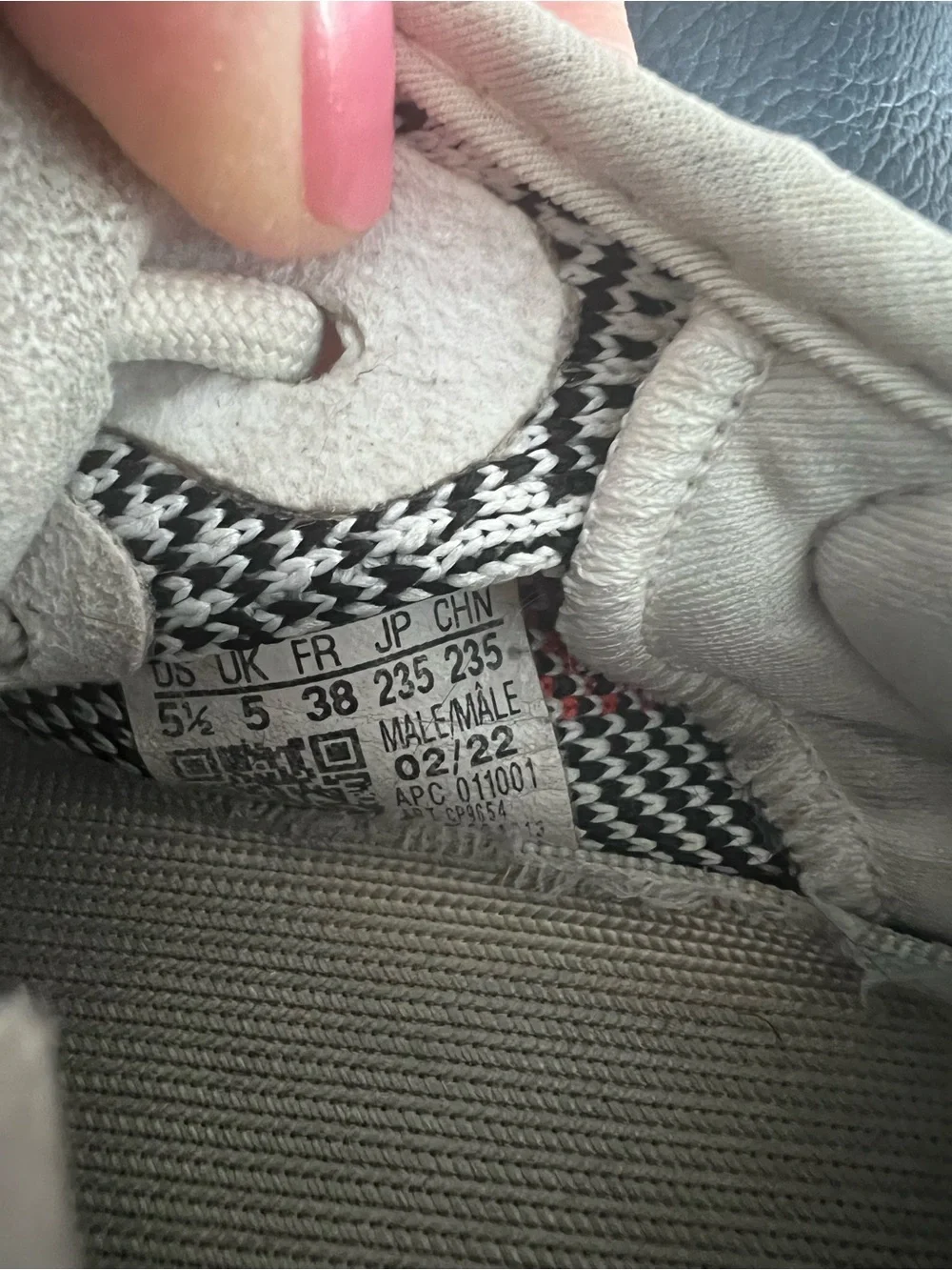 Yeezy Zebra Adidas Boost Unisex Sneaker 350 V2 | size 5.5